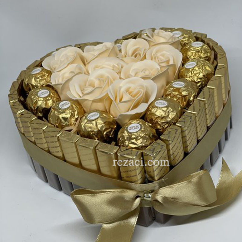 Coffret friandises+ chocolat ferrero + fleurs